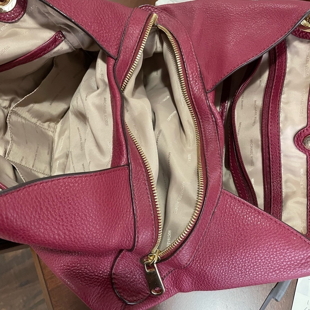 Michael Kors  Burgundy pebbled leather shoulder bag with three compartment - Picture 9 of 10